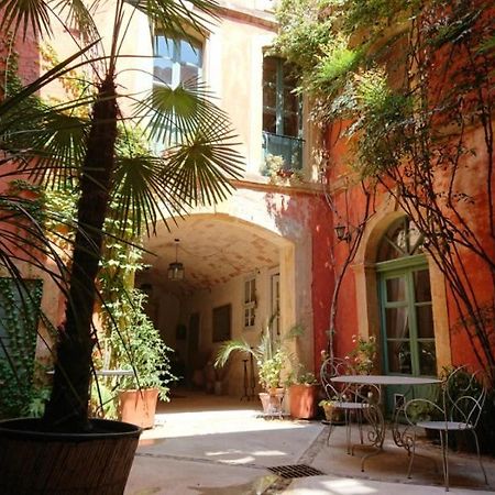 Rue Du Chateau Tarascon Exterior photo