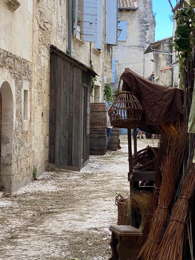 Rue Du Chateau Tarascon Exterior photo